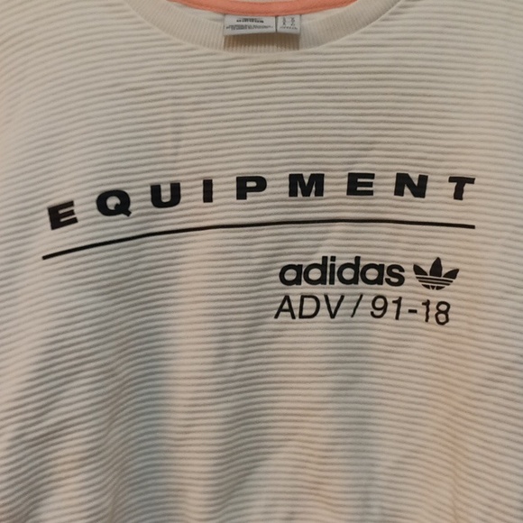 Adidas comfort relaxed fitting top gray and white with text. - Picture 7 of 7